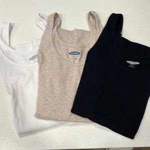 3 OLD NAVY TANK TOPS🍊